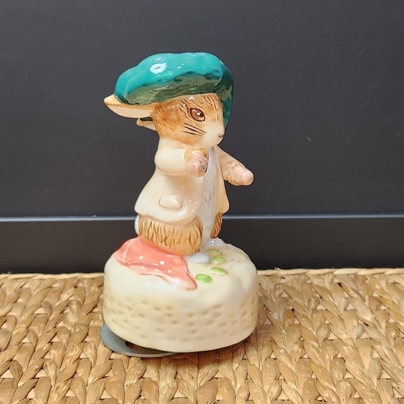 VINTAGE 1988 Schmid Old Benjamin Bunny Music Box Ceramic Figurine Beatrix Potter - Picture 6 of 12
